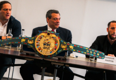 WBC presenta el cinturón “King of the Nile” para pelea entre Usyk y Verhoeven en Egipto