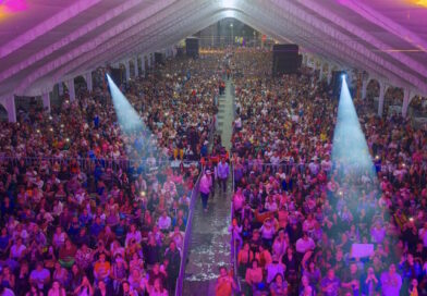 Janecarlo Lozano conquista a 50 mil madres con concierto histórico de Lucero en GAM 