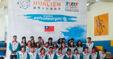 Rosario Espinosa abanderó a nadadores de los Children´s Games