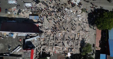 Suman 239 víctimas fatales tras sismo en Colombia, 121 ya identificadas