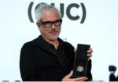 Alfonso Cuarón recibió la medalla Filmoteca UNAM