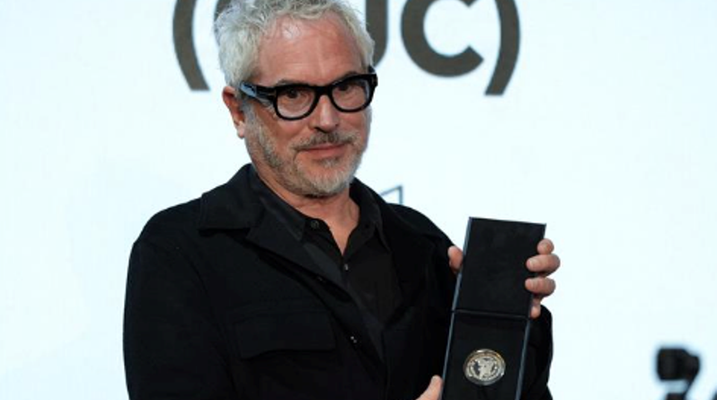 Alfonso Cuarón recibió la medalla Filmoteca UNAM