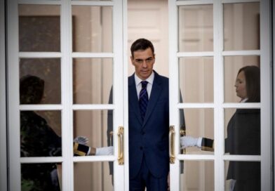 Decide presidente español Pedro Sánchez adelantar elecciones legislativas